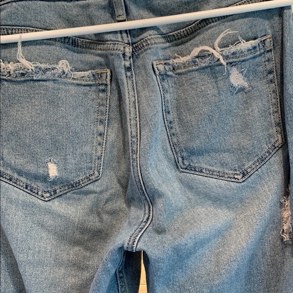 Hollister Curvy High-Rise Mom Jeans in Light Blue - Picture 5 of 9